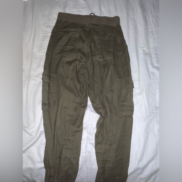 Garage green loose fitting cargo pants. Women’s size XS. - Picture 2 of 4